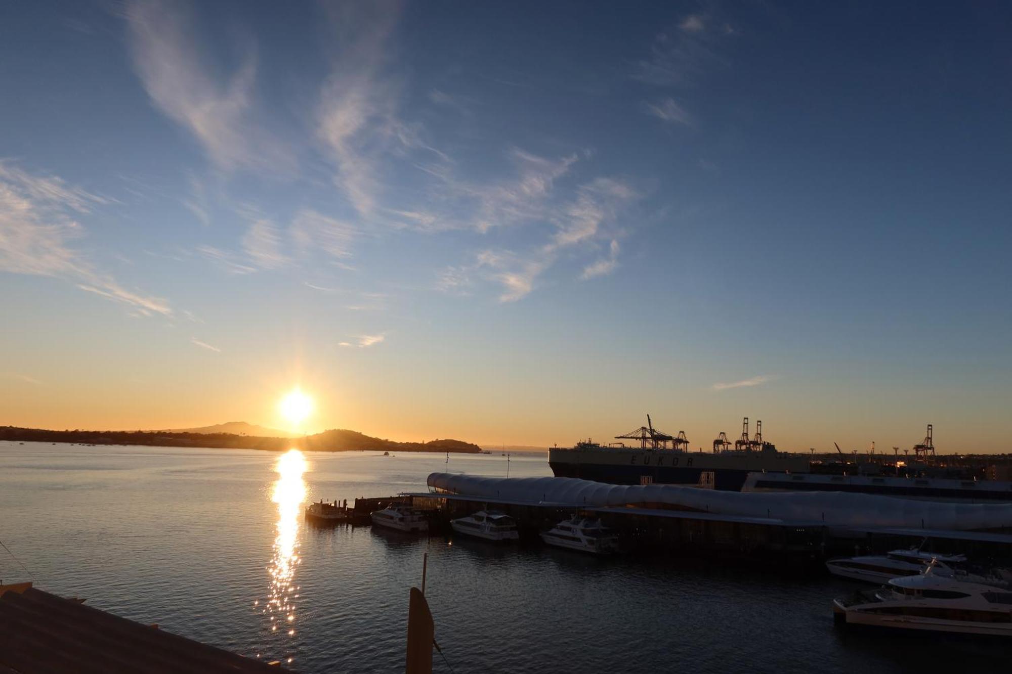 Penthouse Apartment With Stunning Harbour Views Окленд Экстерьер фото