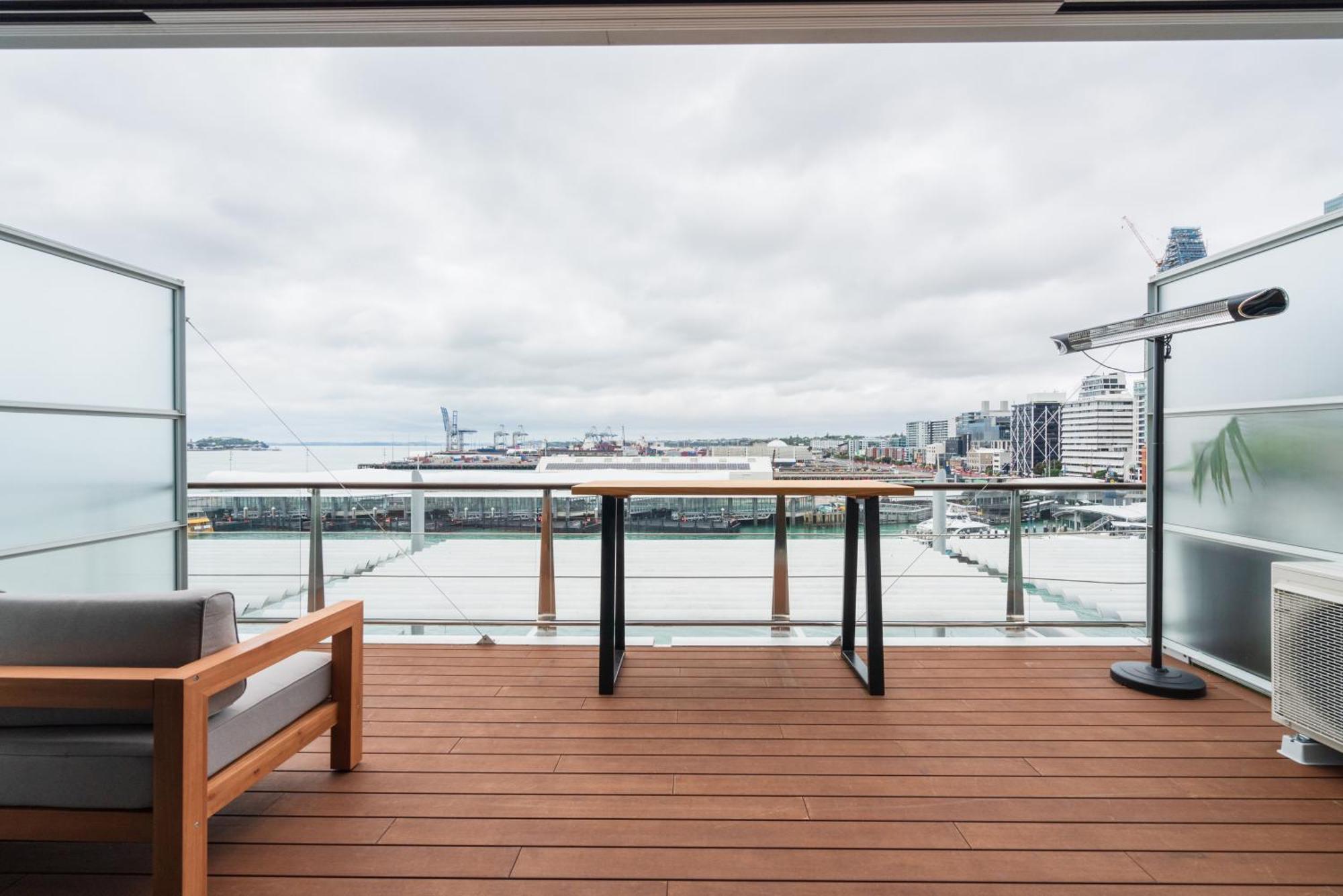 Penthouse Apartment With Stunning Harbour Views Окленд Экстерьер фото