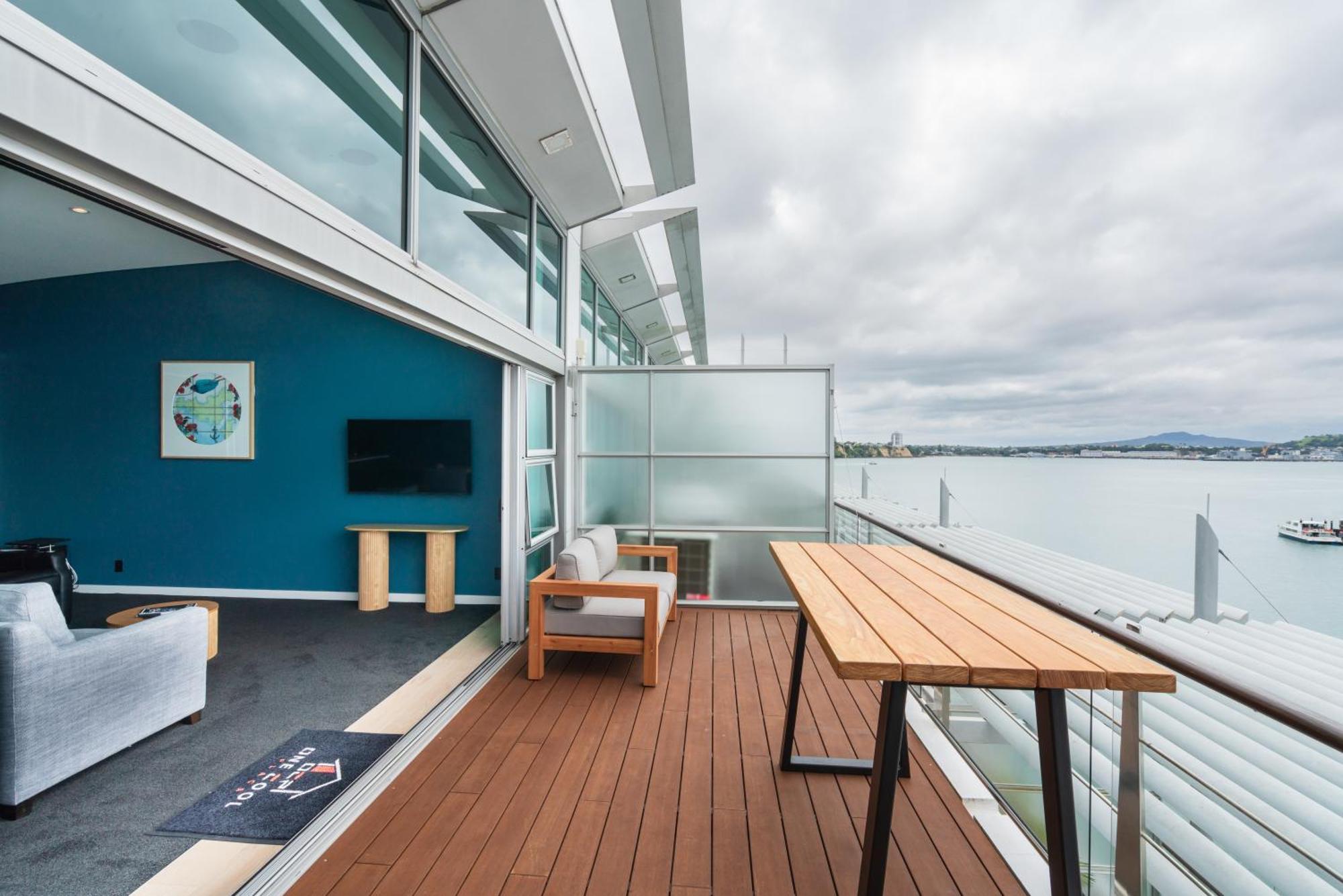 Penthouse Apartment With Stunning Harbour Views Окленд Экстерьер фото