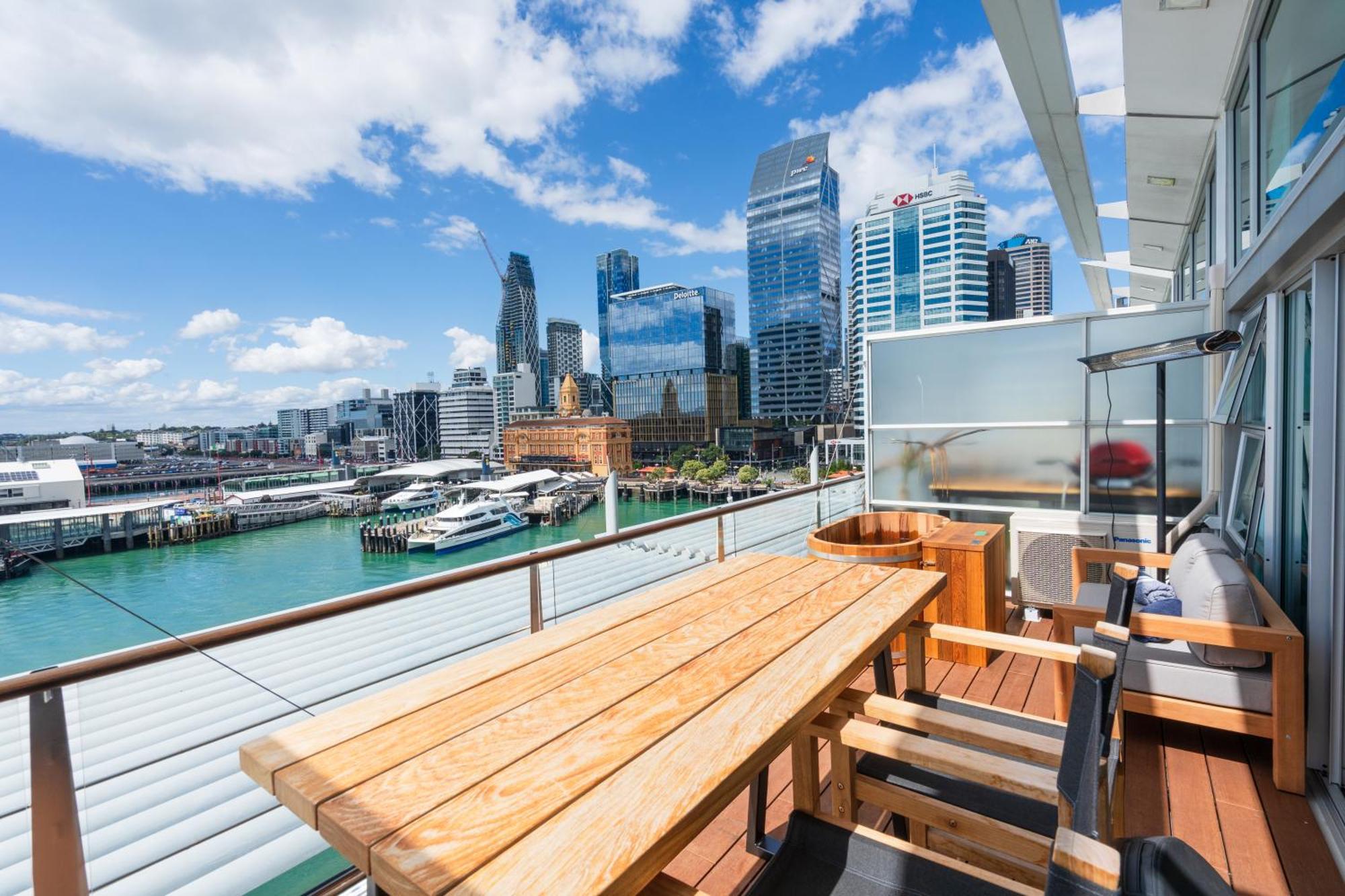 Penthouse Apartment With Stunning Harbour Views Окленд Экстерьер фото